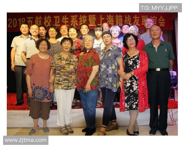 詹俊足球明星背后的故事与成就揭秘，了解他与球员们的深厚情谊